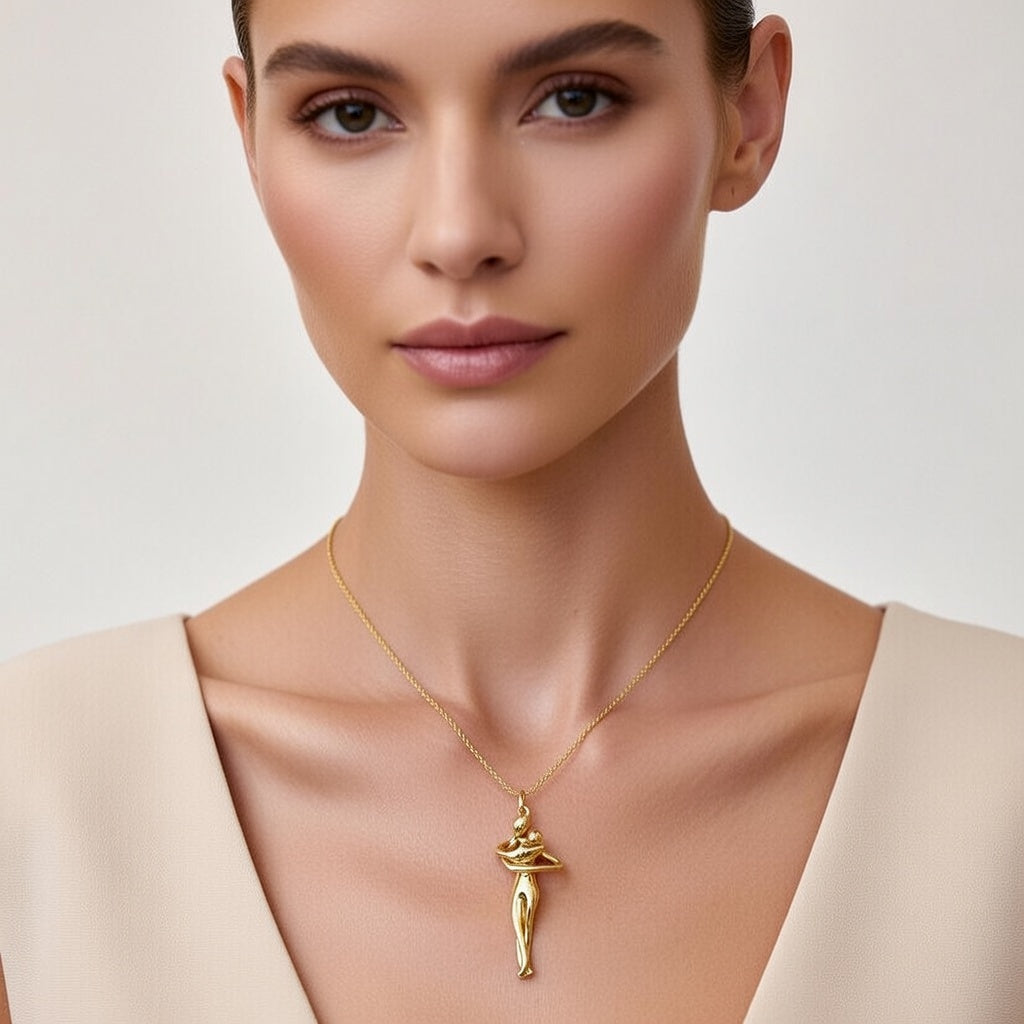 Couple Hugging Neckchain | Anti-Tarnish