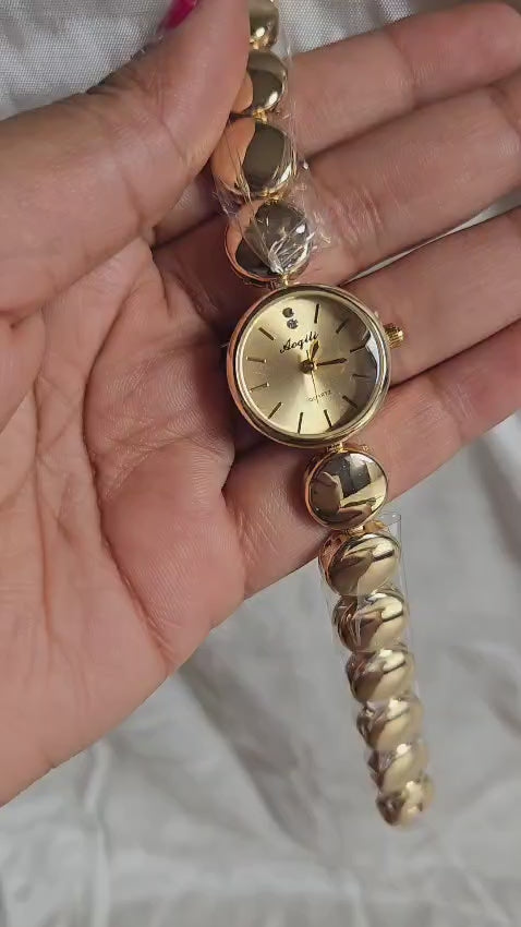 Ivory Charm Vintage Women’s Watch – Elegant Small Dial Classic Watch